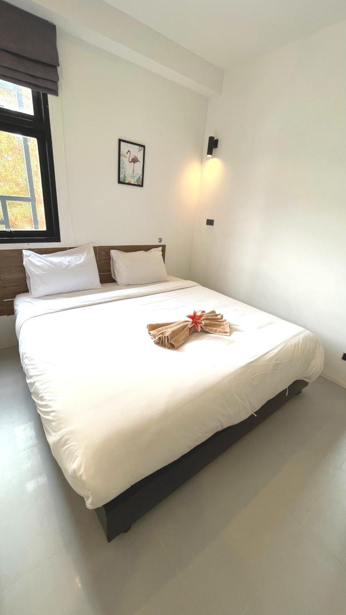 Rockstar Beach Apartments Bang Rak Beach  Eksteriør billede
