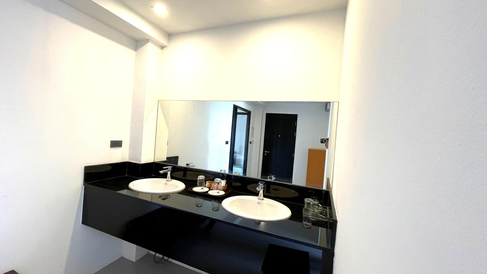 Rockstar Beach Apartments Bang Rak Beach  Eksteriør billede
