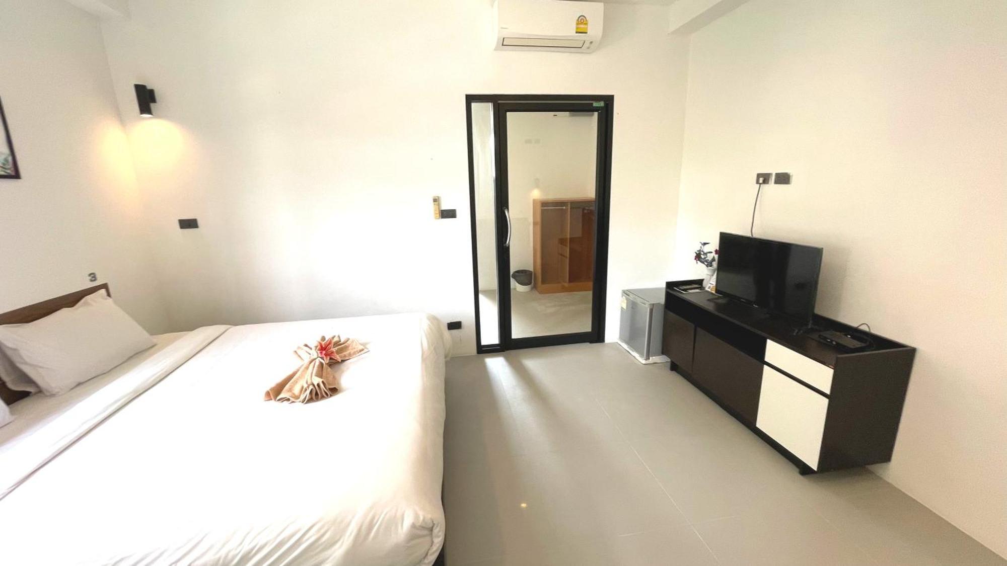 Rockstar Beach Apartments Bang Rak Beach  Eksteriør billede